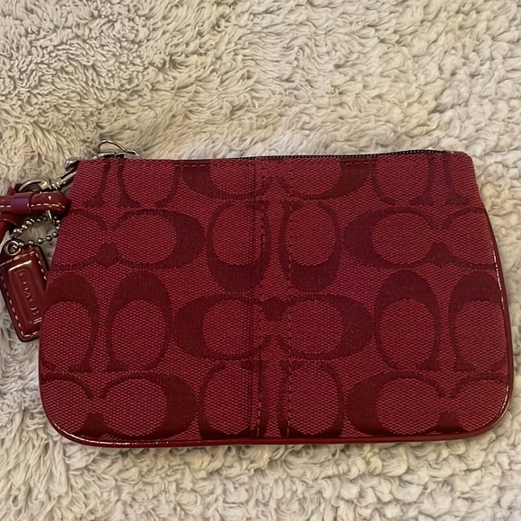 Burgundy small COACH wristlet - Picture 2 of 4